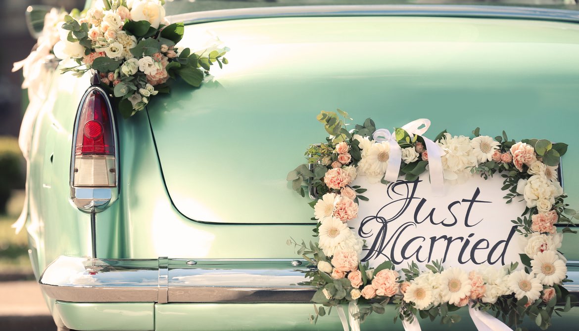 just married sign on back of car