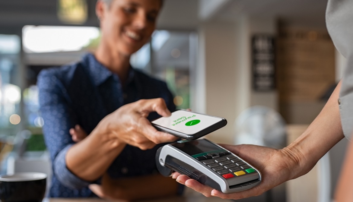 contactless payment with smartphone