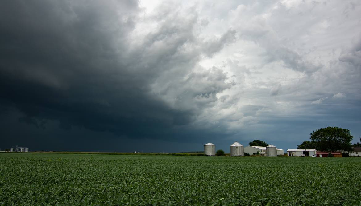 Iowa derecho storm approaches a farm house