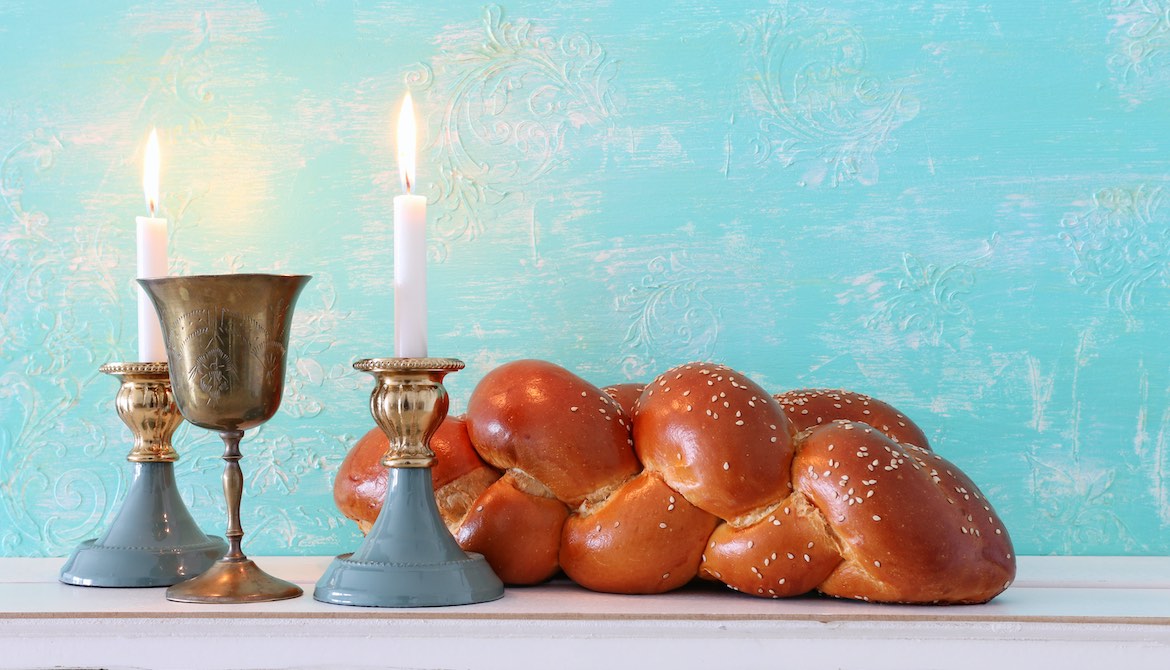 shabbat challah bread with wine and candles