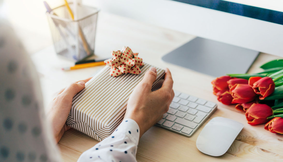 woman with gift flowers and laptop