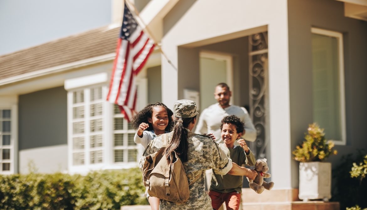 homecoming female soldier kids husband