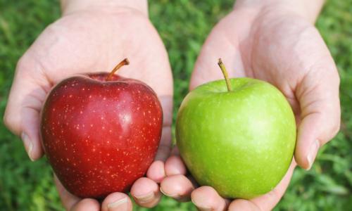 comparing red apple to green apple