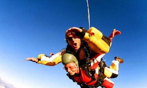 skydivers jumping