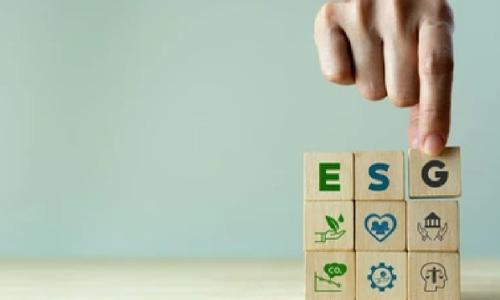hand with ESG blocks